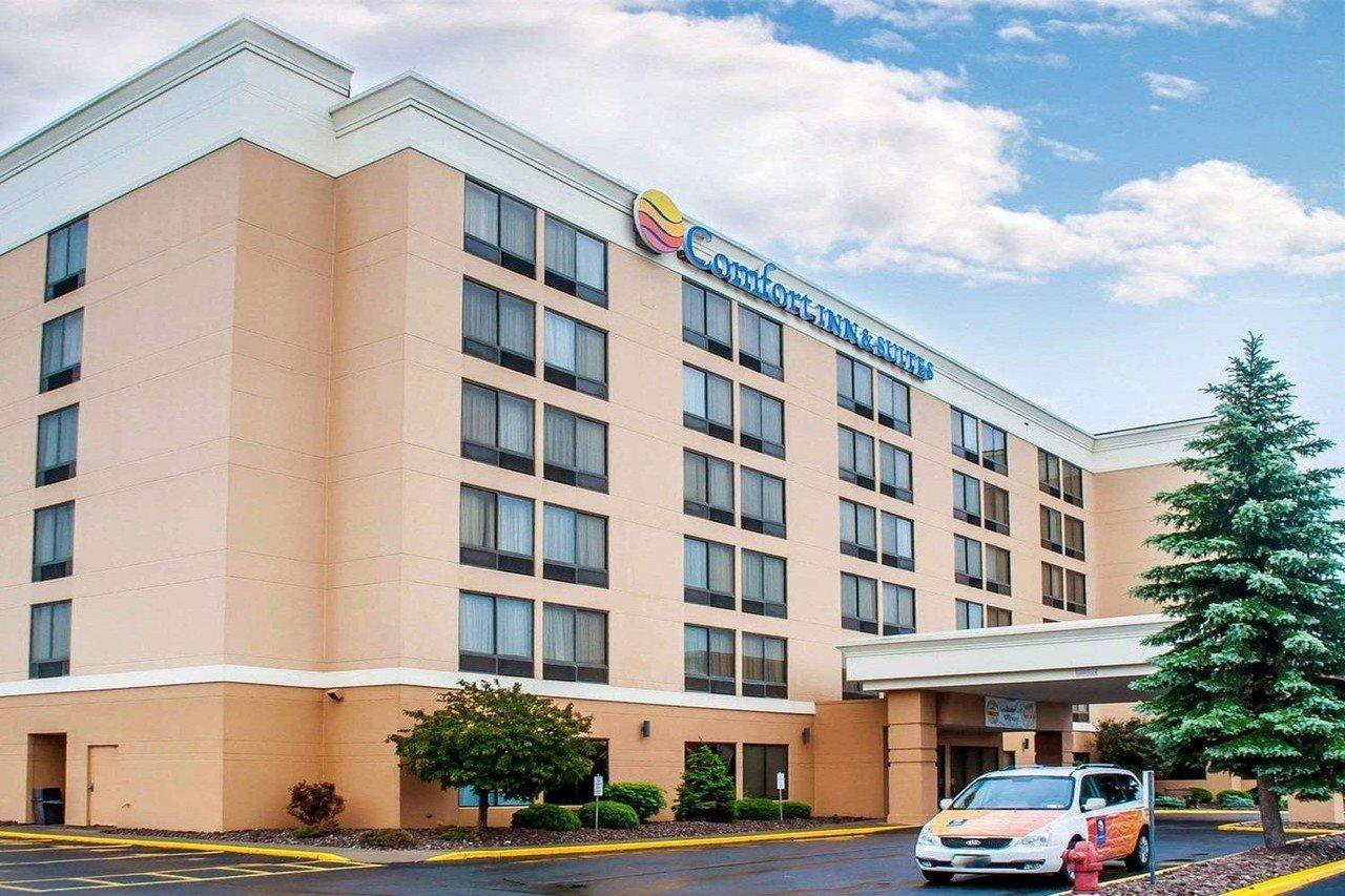 Comfort Inn & Suites Watertown - 1000 Islands Exterior photo
