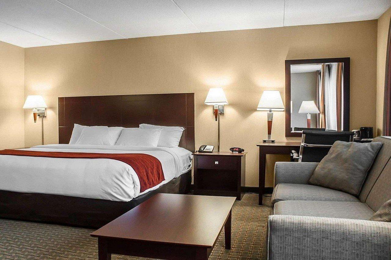 Comfort Inn & Suites Watertown - 1000 Islands Exterior photo