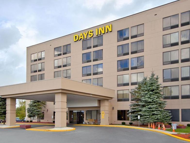 Comfort Inn & Suites Watertown - 1000 Islands Exterior photo